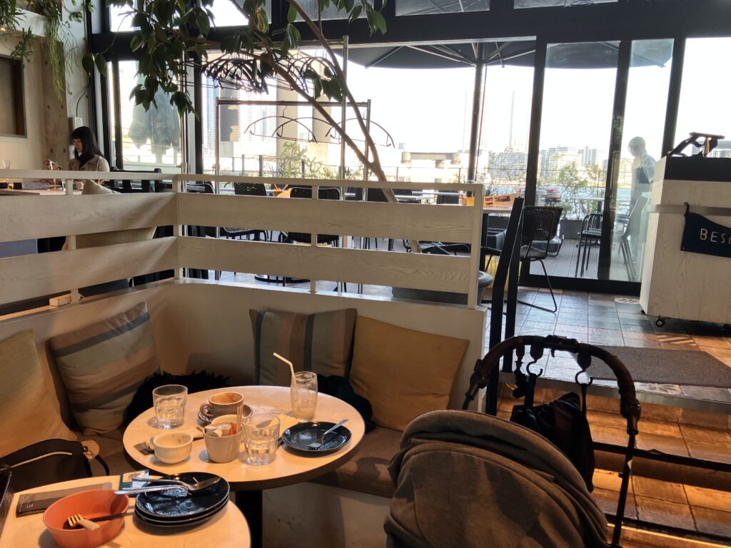 BESIDE SEASIDE 席の様子